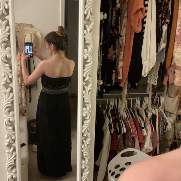Maxi dress with lace detailing - Picture 2 of 6
